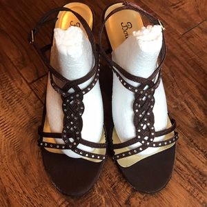 Bouquets shiny brown diamond studded heels